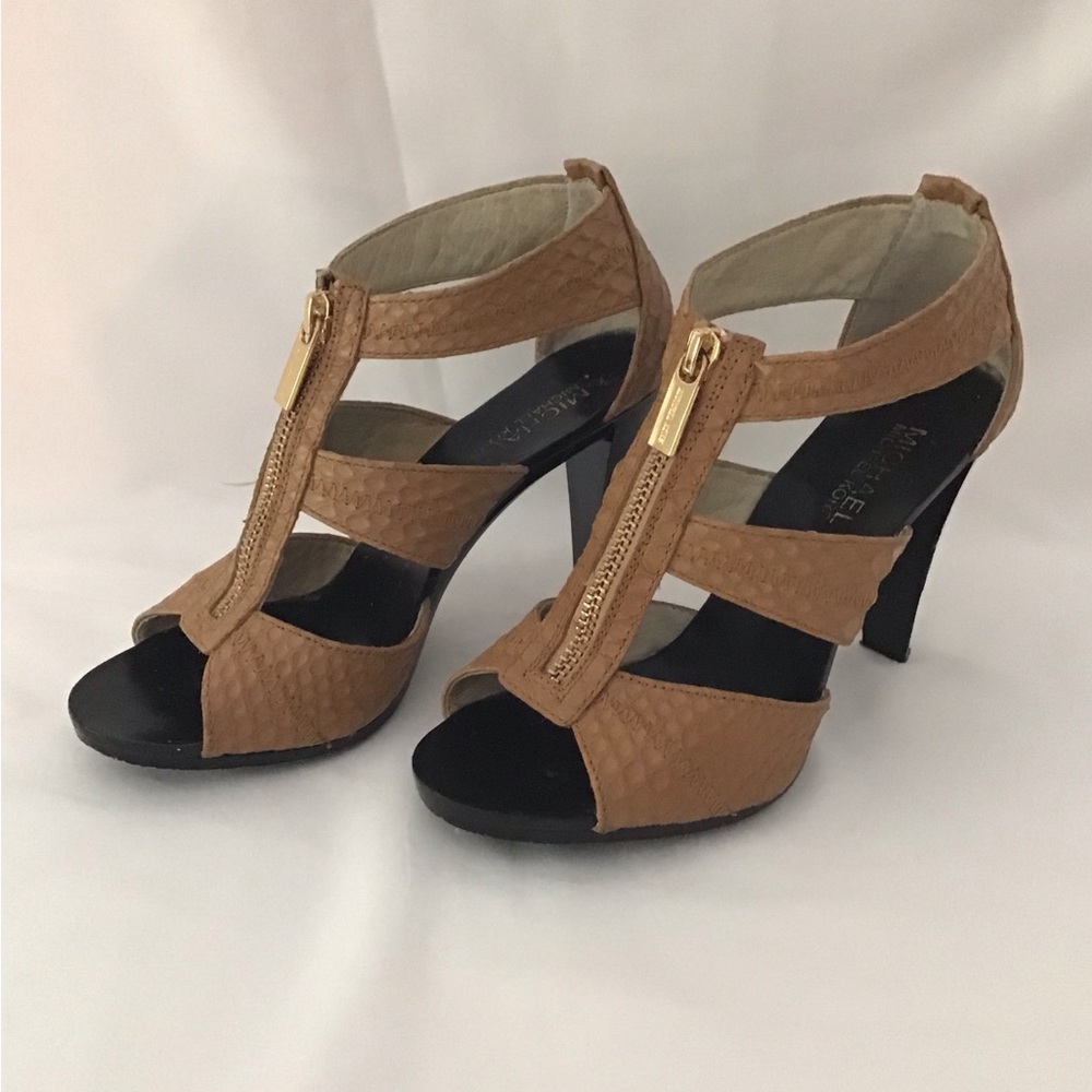 Michael Kors Berkley T Strap Shoes size 6